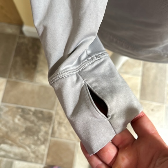 Performance/Athletic long sleeve - Picture 3 of 5